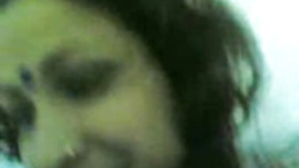 Lupe Fuentes se masturbează în fața prietenului păroase ei care se fute in cur